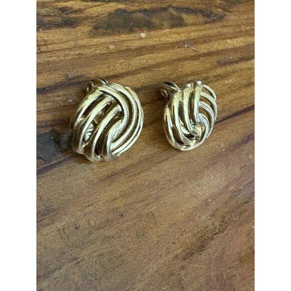 Vintage Monet Clip On Earrings Round Gold Tone Weave - Picture 2 of 6